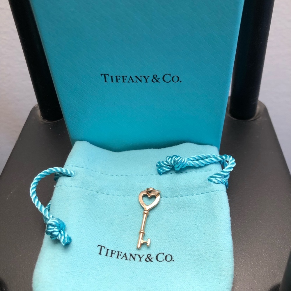 Rose gold Tiffany key pendant